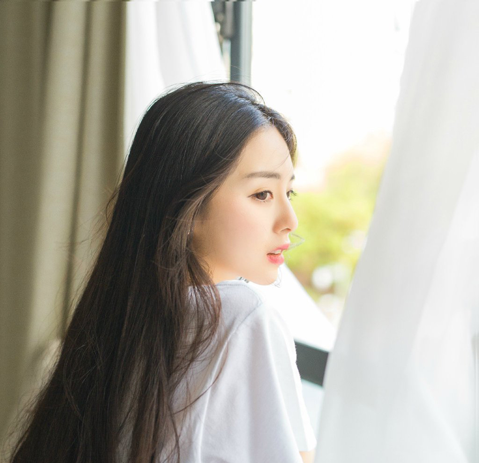 如果有一天你想哭，给我打电话，我无法许诺让你笑，但是我可以陪你一起哭。